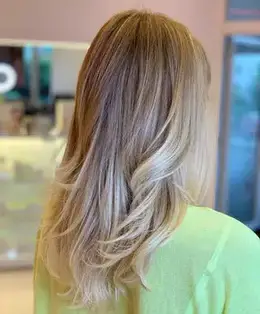 Окрашивание волос в парикмахерской Примае
